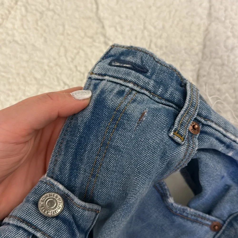 Abercrombie & Fitch Women’s Light Blue Cropped Jeans - Picture 4 of 4